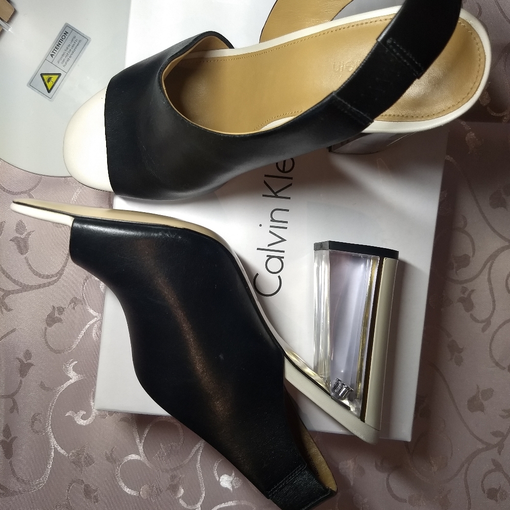 Calvin Klein Linnette Luxor Shoes - Picture 10 of 15